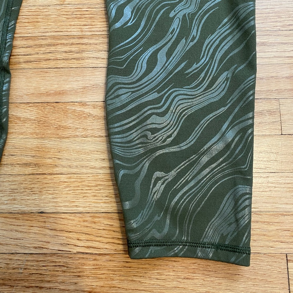 Fabletics Powerhold Olive Green Marble Swirl Print Crop Leggings Women XLarge XL - Picture 2 of 7